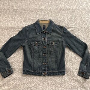 GAP Women's Classic Blue Jean Jacket.
Worn once in great condition
100% Cotton
